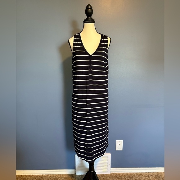 Reitmans Dresses & Skirts - Reitmans White and Navy Stripped Sleeveless V-Neck Sundress size L
